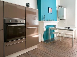 Kühlschrank, Mikrowelle, Ofen, Geschirrspüler