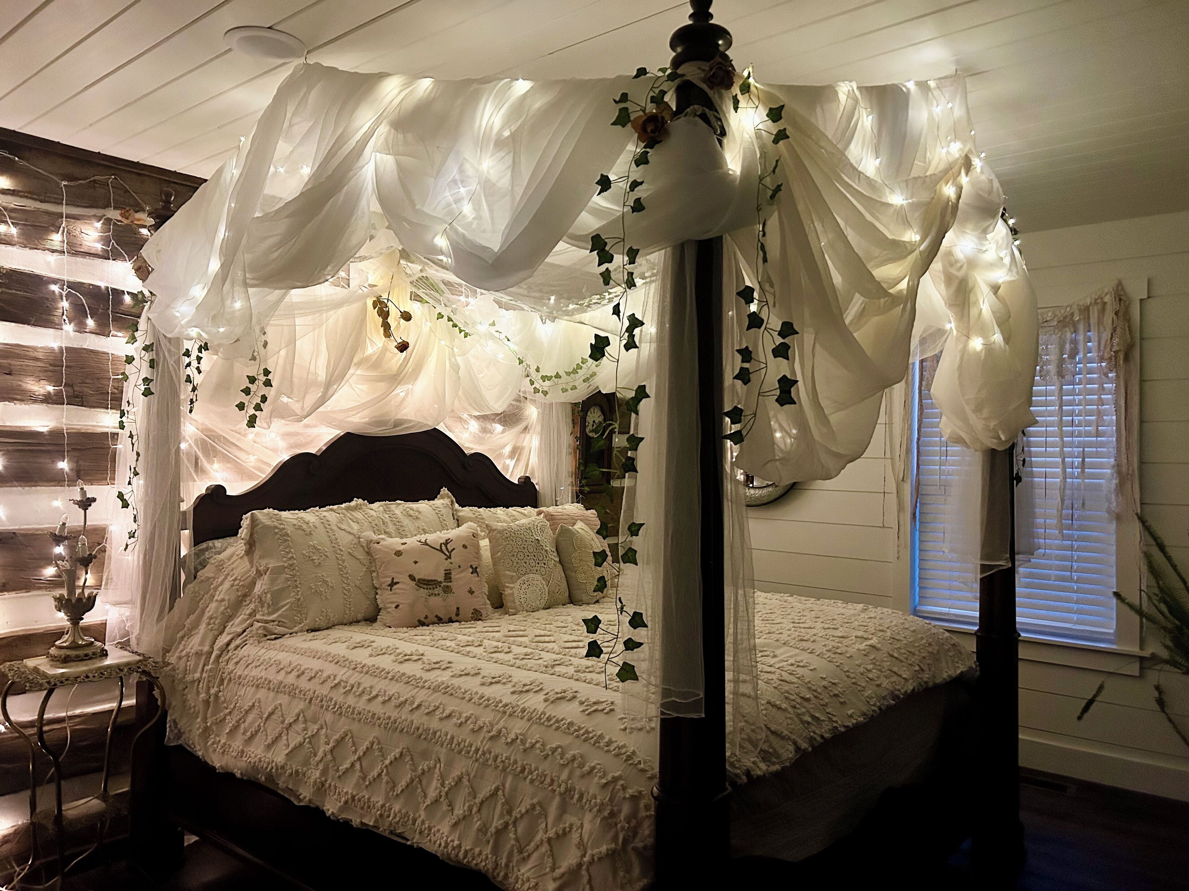 3 bedrooms, desk, iron/ironing board, travel cot