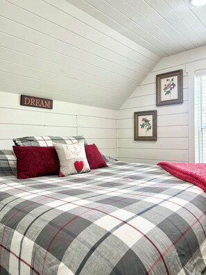 3 bedrooms, desk, iron/ironing board, travel cot