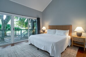 5 bedrooms, iron/ironing board, free WiFi, bed sheets