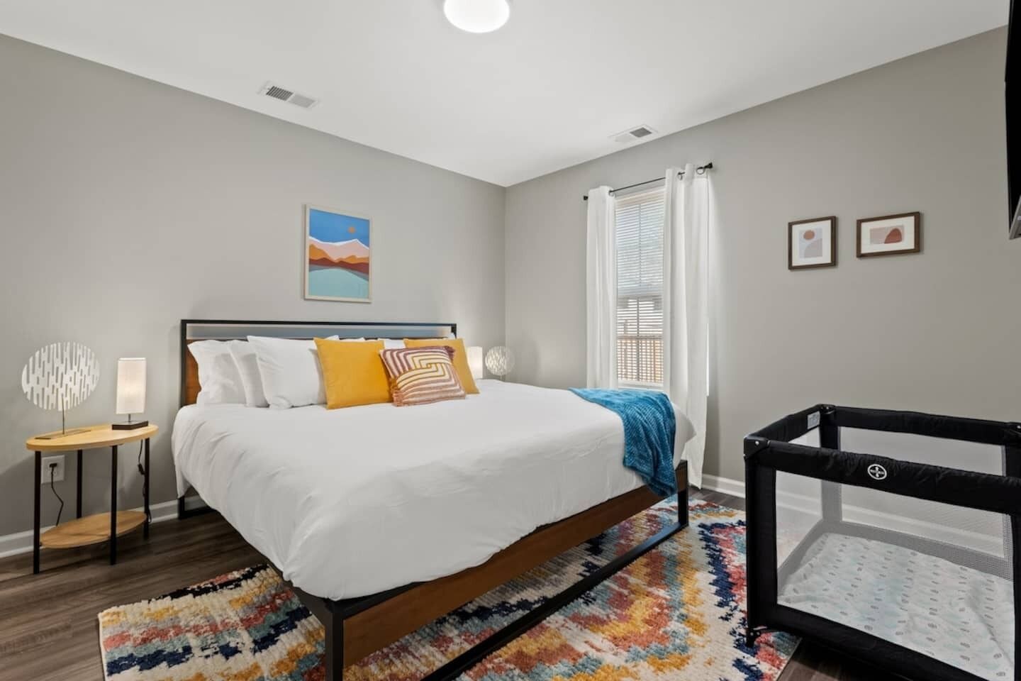 4 室のベッドルーム、アイロン / アイロン台、旅行用ベビーベッド、WiFi (無料)