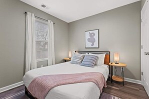 4 chambres, fer et planche à repasser, lit parapluie, Wi-Fi gratuit