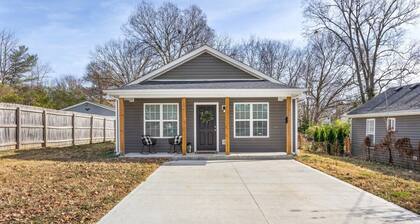 Sleeps 8. Cozy Bungalow in Downtown Georgetown