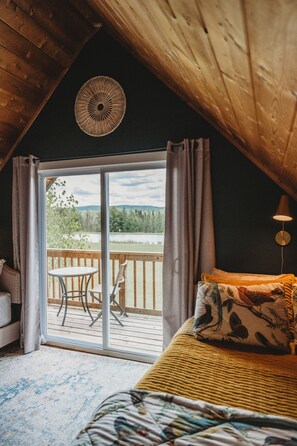 3 bedrooms, travel crib, WiFi, bed sheets