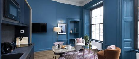 Téléviseur, bureau