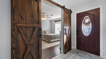 4 Schlafzimmer, Bügeleisen/Bügelbrett, Reisekinderbett, WLAN