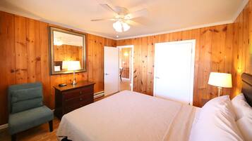 Basic Room, 1 Queen Bed | Free WiFi, bed sheets