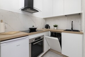 Lavavajillas y utensilios de cocina 