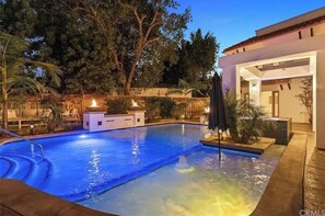 Pool - Spanish villa Encino best south of the boulevard (Encino)