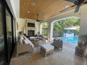 Smart TV, fireplace, offices