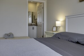 3 bedrooms, travel cot, WiFi, bed sheets