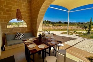 Outdoor dining - Libeccio farmhouse 6.2 (Puglia)