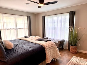 4 bedrooms, iron/ironing board, WiFi, bed sheets