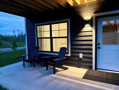 BEAUTIFUL MODERN SKI HOUSE - Views • Spacious • Sauna • 20% Off Bike Rental