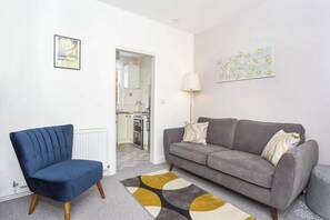 Smart TV, fireplace - 9 Falconer Street One Bedroom House (YORK)