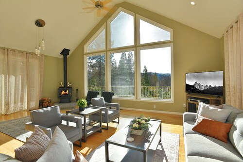 Winterfell Estates, Luxury home in Mt. Shasta.