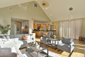 Smart-TV, DVD-Player, Arbeitsbereiche, Computerbildschirme