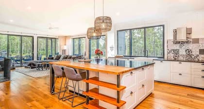 Wine Down Estate - 5 bedroom house on 10 acres