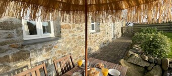 Stylish, family friendly Pembrokeshire Bluestone Barn in idyllic coastal setting