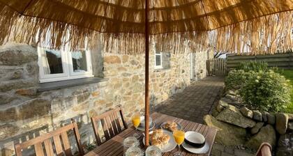 Stylish, family friendly Pembrokeshire Bluestone Barn in idyllic coastal setting