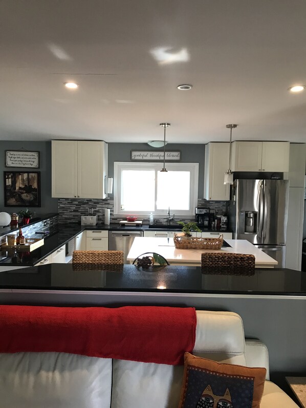 Private kitchen - Ranch Home with Basement, close to downtown and Keeneland Racetrack. (Lexington)