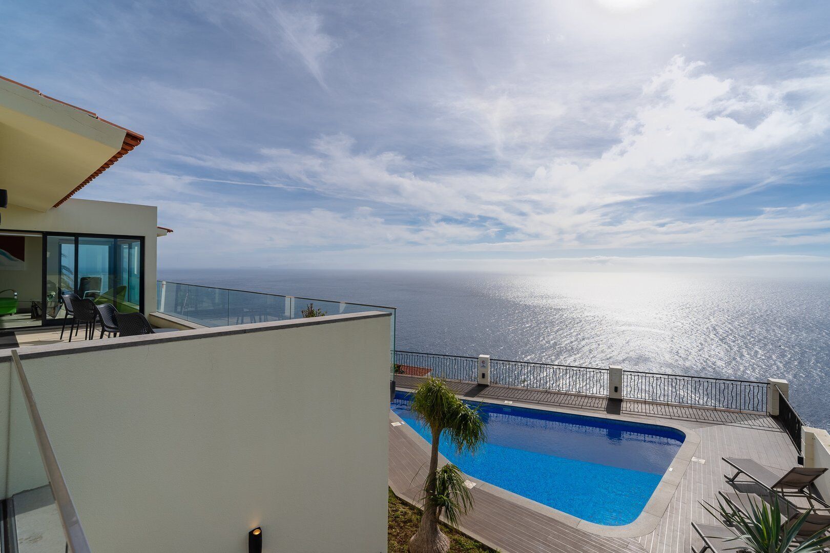 Een verwarmd zwembad