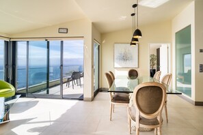 Dining - Zula House - Stunning villa spectacular location (Caniço)