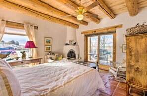 1 habitación, escritorio, tabla de planchar con plancha y internet