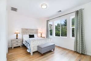 4 bedrooms, WiFi