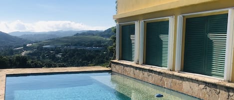 Alberca al aire libre