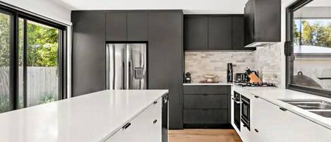 Refrigerador, horno, lavavajillas