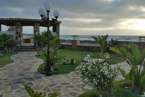 House | Property grounds - 5 Bedroom Beachfront Pool & Spa (Salsipuedes)
