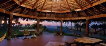 5 Bedroom Beachfront Pool & Spa