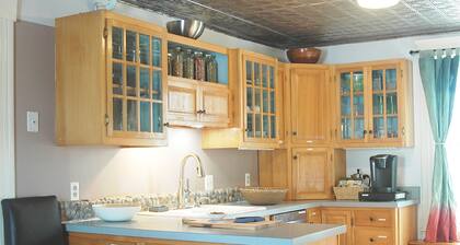 *** Unique Artists' Home + Sunporch Gallery - Read - Cook - Relax ***