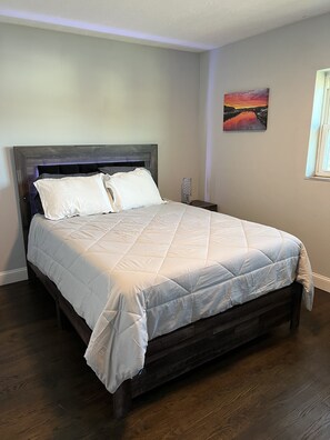 2 dormitorios, tabla de planchar con plancha, wifi gratis y ropa de cama