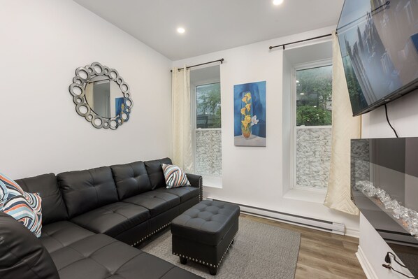 Fireplace - #204_Downtown One bedroom Loft in with free parking (Montréal)