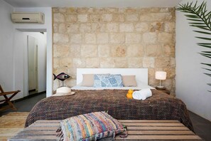 วิลล่าสำหรับครอบครัว, 2 ห้องนอน, วิวสระว่ายน้ำ | ผ้าปูที่นอนฝ้ายอียิปต์, เครื่องนอนระดับพรีเมียม, ผ้านวมขนเป็ด