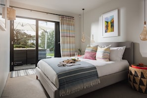 5 bedrooms, WiFi, bed sheets