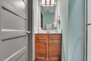 Een douche, een haardroger, handdoeken