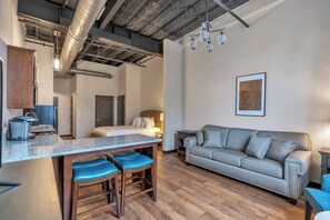 Televisión, oficina