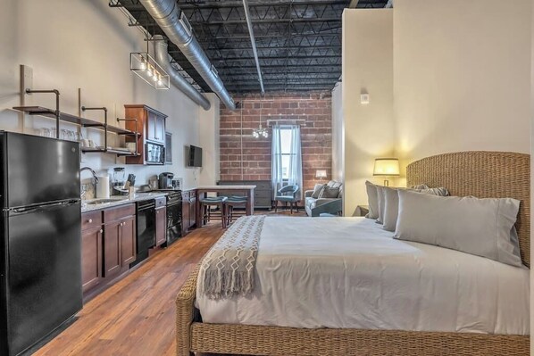 1 habitación, tabla de planchar con plancha, wifi y ropa de cama 