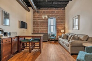 Televisión y oficina 