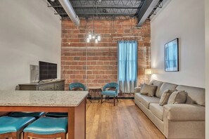 TV, offices - Brewer's Paradise: Unique Myrtle Beach Loft (Myrtle Beach)