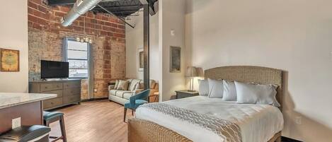 1 habitación, tabla de planchar con plancha, wifi y ropa de cama