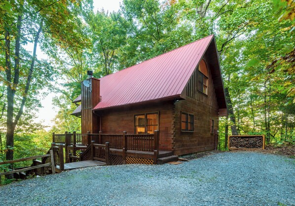 A rustic log cabin with a red roof, wooden deck, and a gravel driveway. - Leola Lodge- Upscale escape, mtn views & hot tub (Blue Ridge)