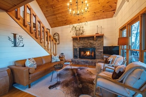 Smart TV, fireplace