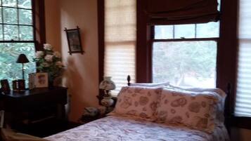 5 bedrooms, free WiFi, bed sheets