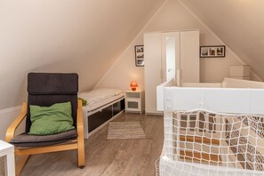 2 bedrooms, iron/ironing board, Internet