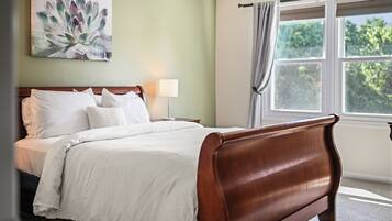 3 bedrooms, desk, iron/ironing board, free WiFi