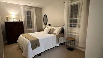 3 bedrooms, desk, iron/ironing board, free WiFi